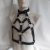 schwarzes leder bdsm oberkörper-harness mit ringen, handgefertigt