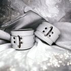 Fehér bőr csuklóbilincs