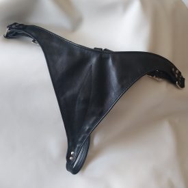 Bdsm női lakatolható szöges tanga