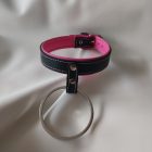 buntes-fetisch-lederhalsband-mit-grossem-ring-vorne-handgefertigt.jpg