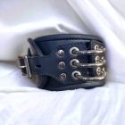 fekete bőr bdsm lakatolható nyakmerevitő karikákkal, kézzel készített