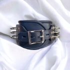 fekete bőr bdsm lakatolható nyakmerevitő karikákkal, kézzel készített