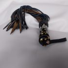 BDSM Lederpeitsche mit bemaltem Griff