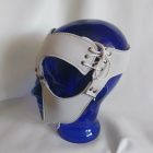 fehér bőr fétis fejmaszk fűzős kivitelben, kézzel készített, oldalról