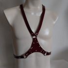 bdsm lackleder oberkörper harness, verziert, handgefertigt, bordeaux-version, vorne