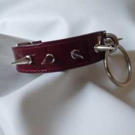 Mirror-lacquer neckcuff with spiked (burgundy)