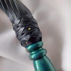 Schwarze Lederpeitsche - Exklusive Lederpeitsche mit ägyptischem Katzenmuster