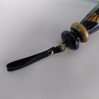 Schwarzer Leder BDSM Peitsche mit aegyptischem Skarabeus Motiv