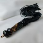 BDSM Lederpeitsche mit bemaltem Griff