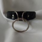 fekete bőr nyakbilincs krokodilmintázatú, kézzel készített, elölről