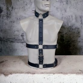 schwarzes leder bdsm-body-harness mit stachelverzierungen, handgefertigt