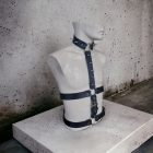 schwarzes leder bdsm-body-harness mit stachelverzierungen, handgefertigt