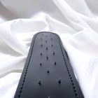 BDSM schwarzer Lederpaddel mit Dornen
