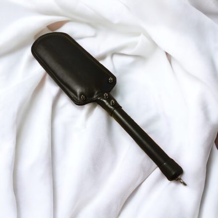 Bdsm nagy fekete bőr paskoló