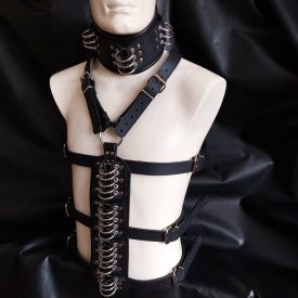 Extra karikás bőr testhám (fekete)